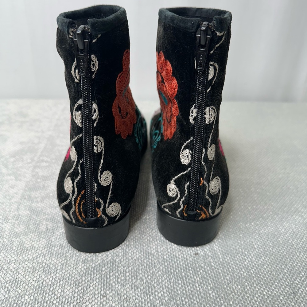 Artemis 🌻 Floral Embroidered Black Ankle Boots Sz 39 - Picture 5 of 8